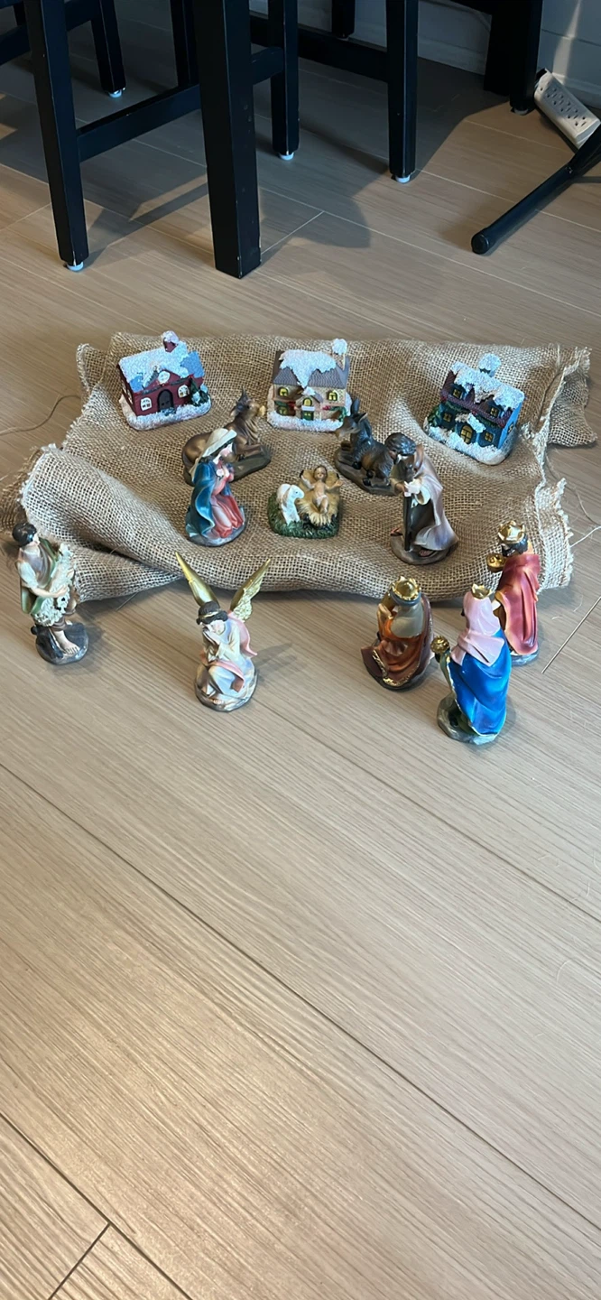 Nativity Scene Set with Figurines and Houses