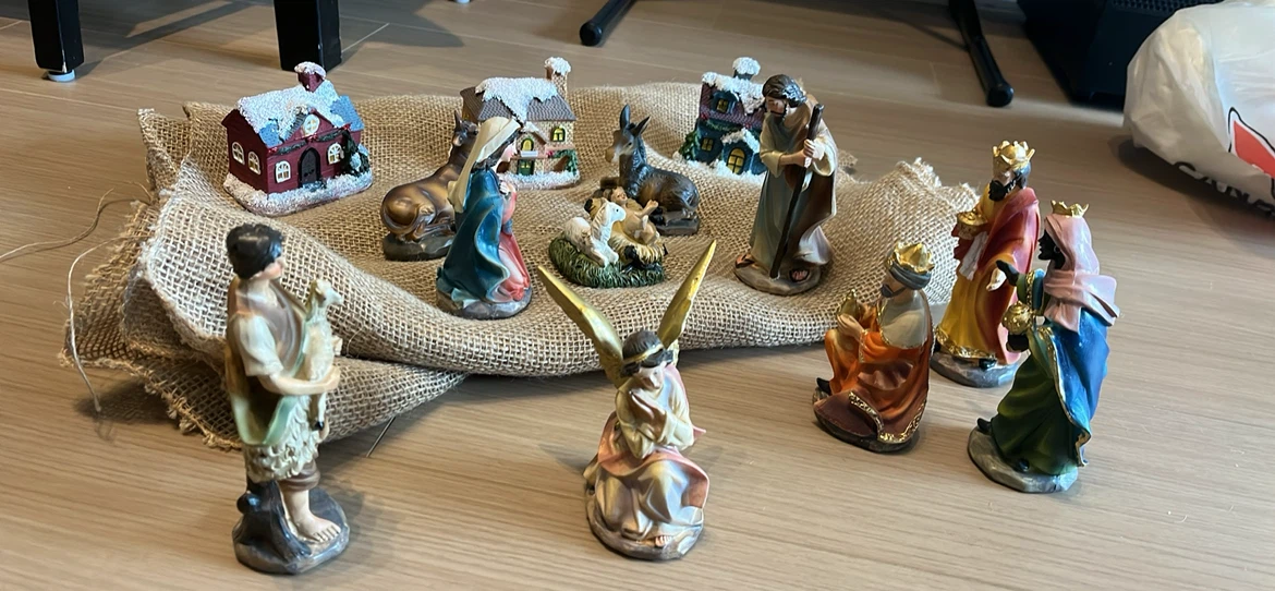 Nativity Scene Set with Figurines and Houses - photo 2