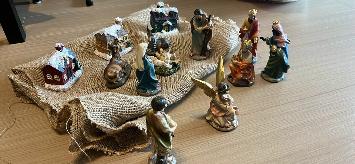 Nativity Scene Set with Figurines and Houses - photo 3