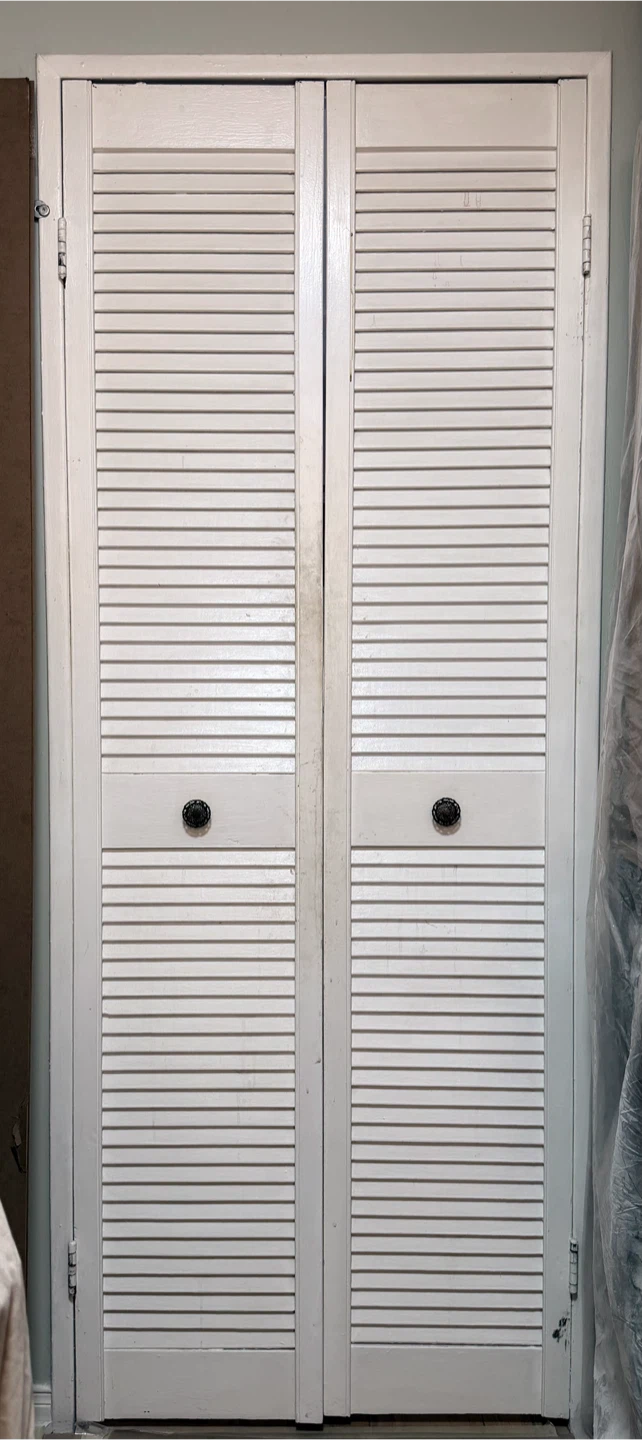 2 White Louvered Doors 15 x 80 - photo 2