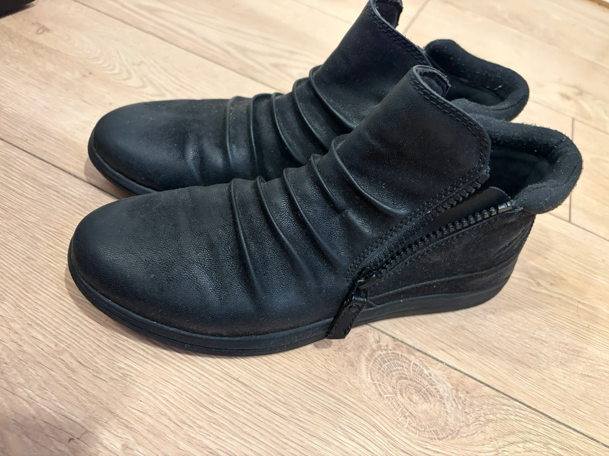 Clark’s Black Boots - photo 2