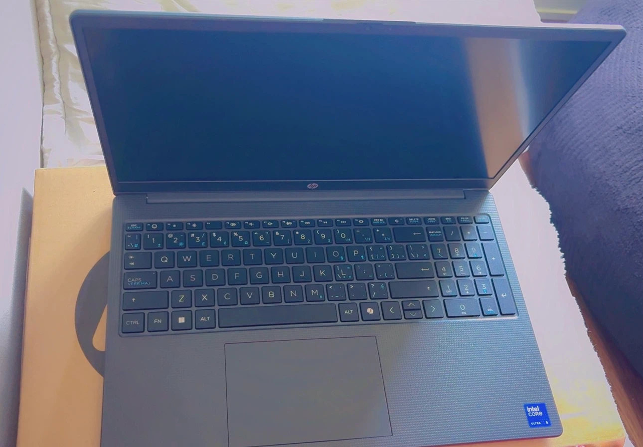 HP Laptop - photo 2