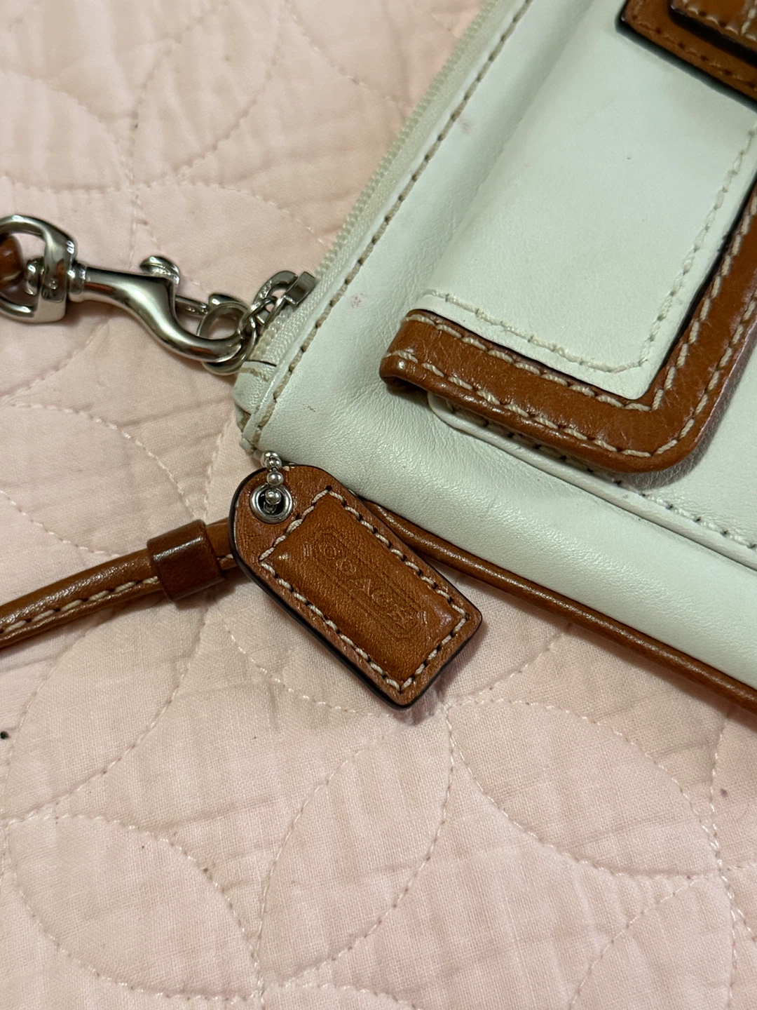 Coach White & Brown Leather Wristlet - photo 2