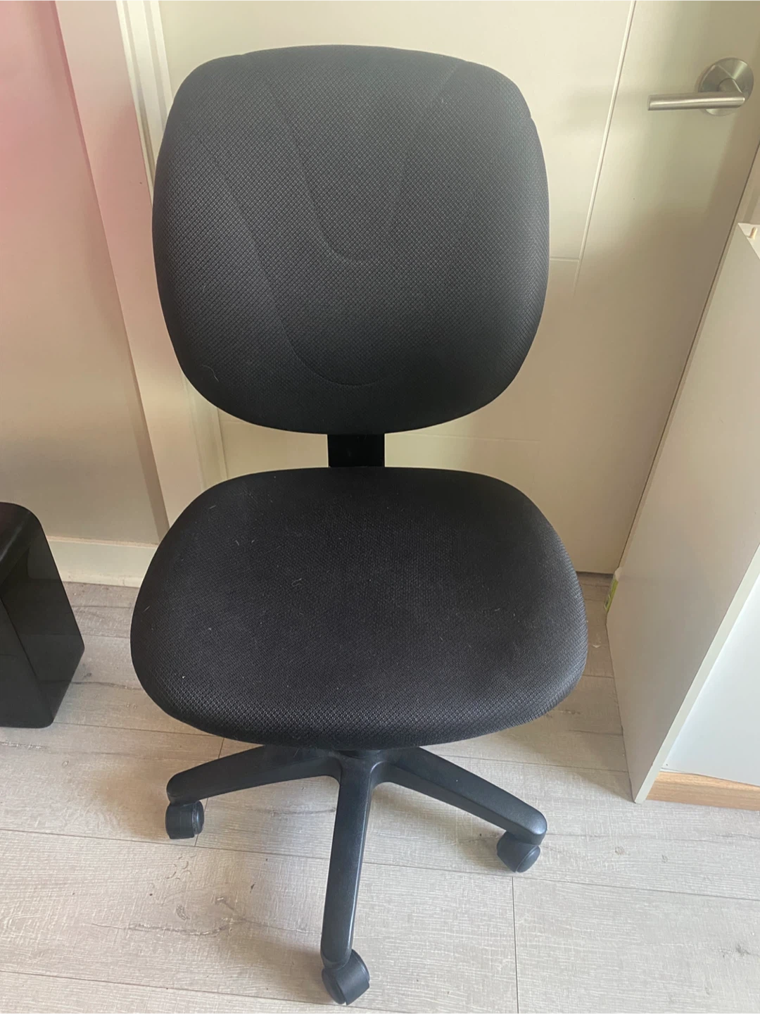 Black Office Chair with Wheels - photo 2