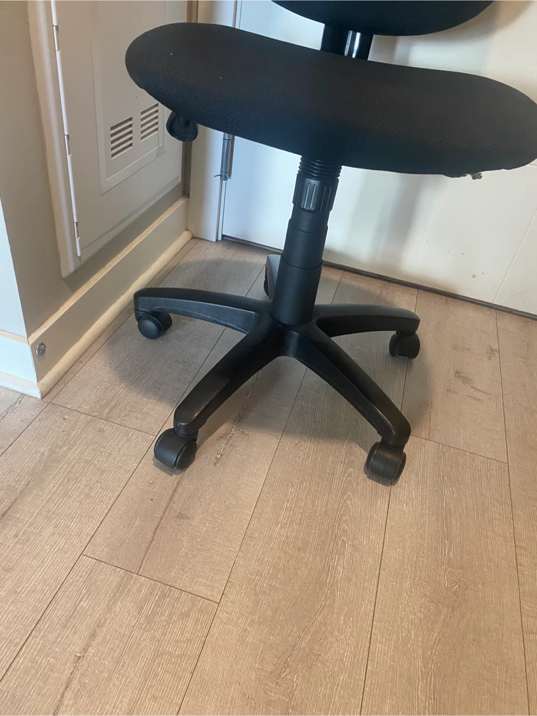 Black Office Chair with Wheels - photo 4