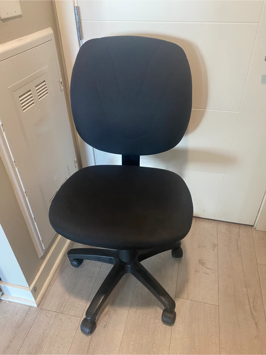 Black Office Chair with Wheels - photo 5