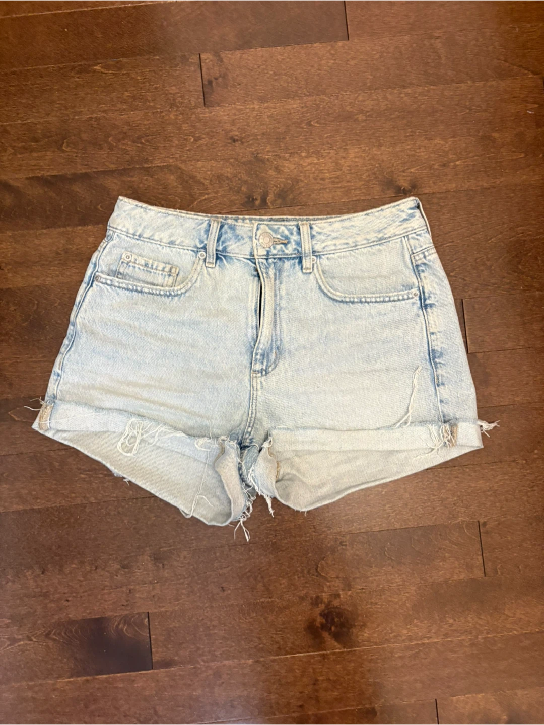 Garage Denim Mom Shorts - Light Wash Size 7/28