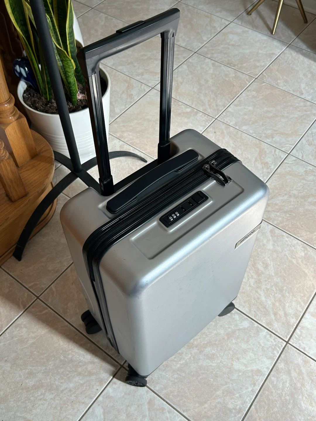 Silver Éléganece Hardside Carry-On Luggage - photo 3