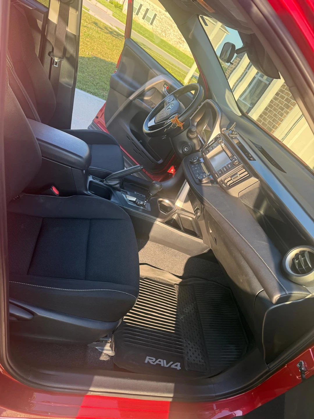 2018 Toyota RAV4 XLE AWD SUV - photo 4
