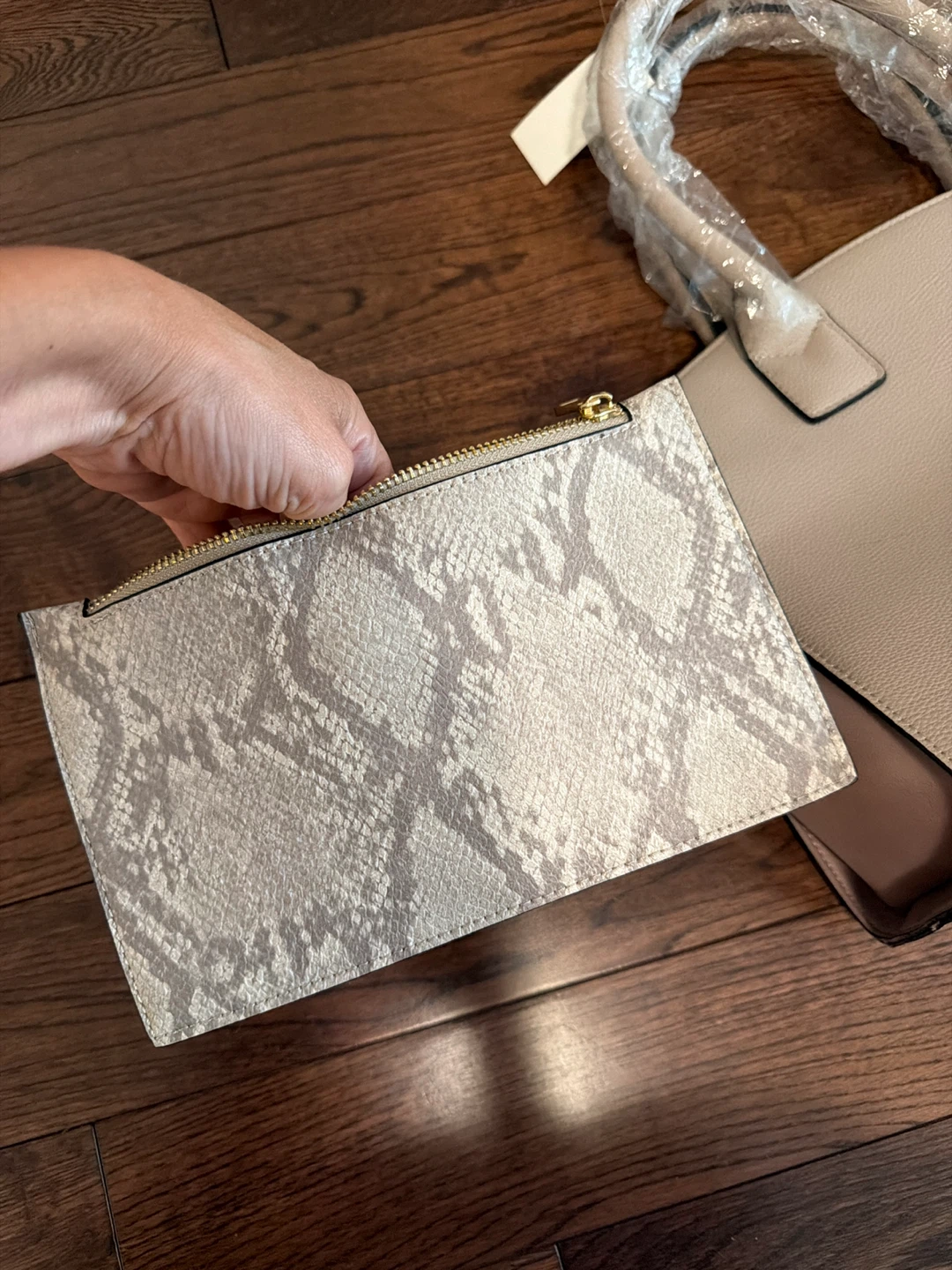 Lovevook Satchel Handbag with Matching Clutch - photo 2