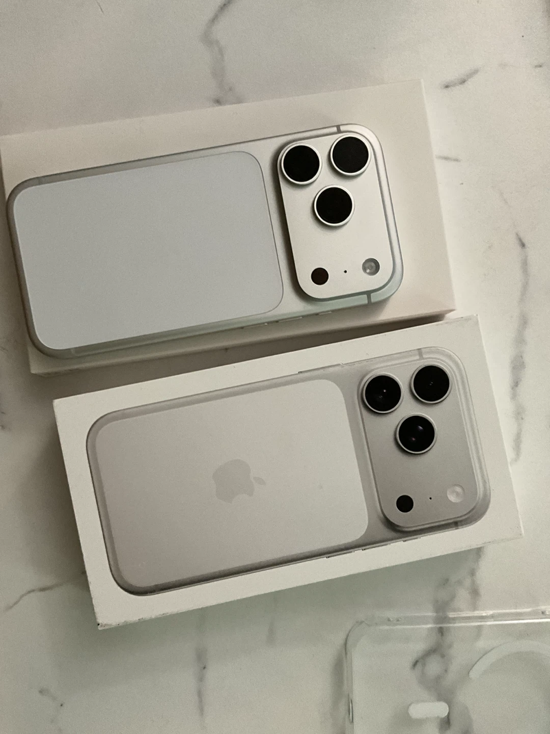iPhone 17 pro silver 256gb physical sim model