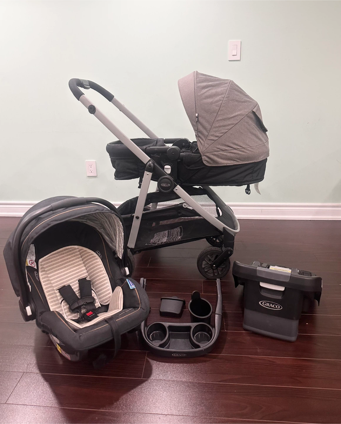 Excellent Graco car seat + stroller!