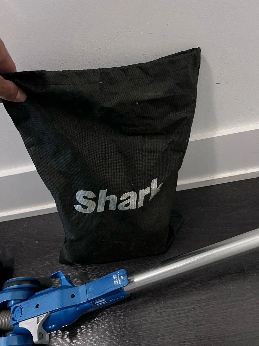Shark Stick Vaccum - Excellent condition - photo 4
