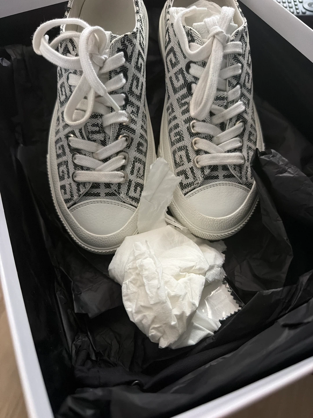 Givenchy sneakers - photo 3