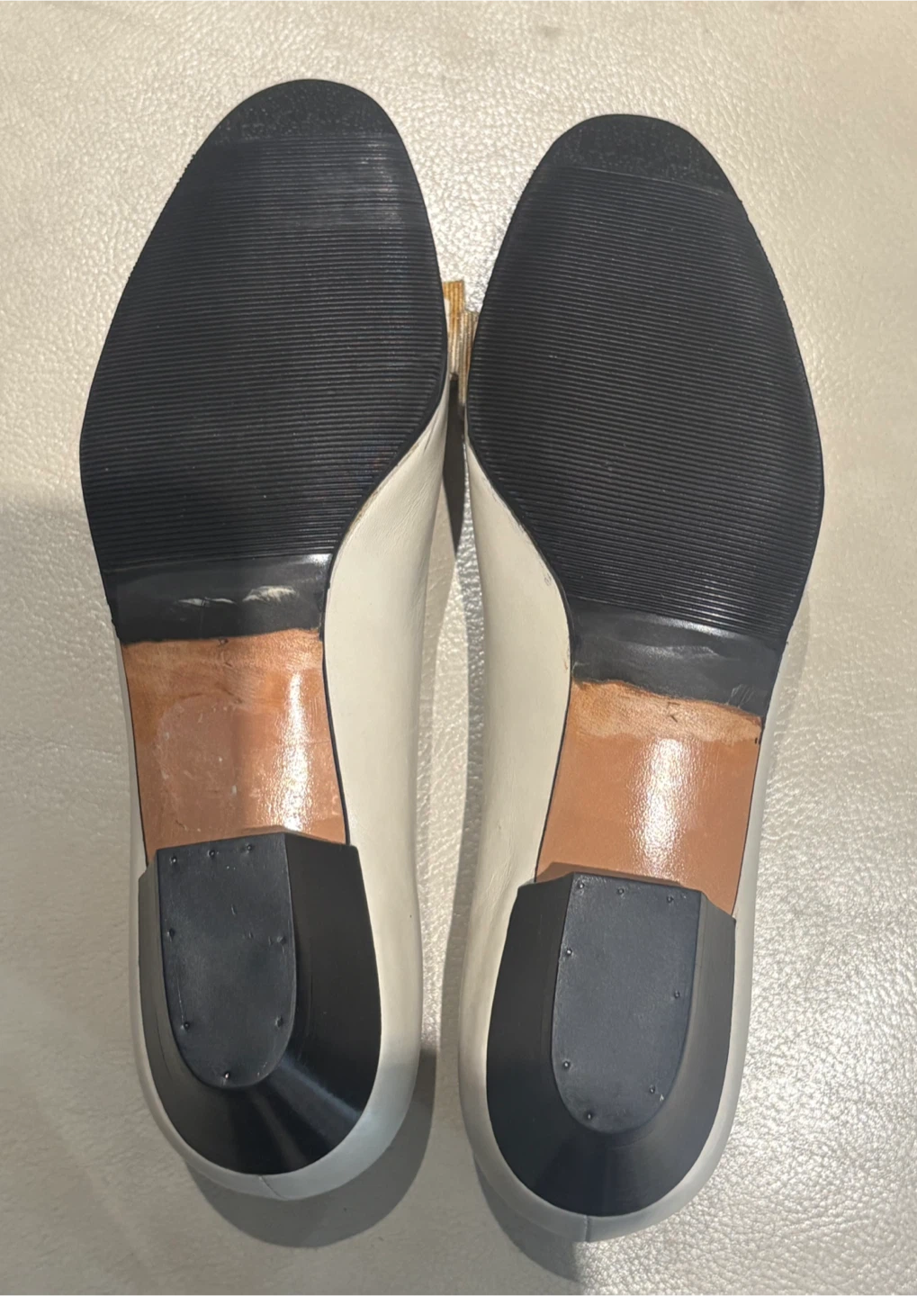 New Salvatore Ferragamo Vara Leather Pumps Ivory/Gold 5C w Box - photo 4