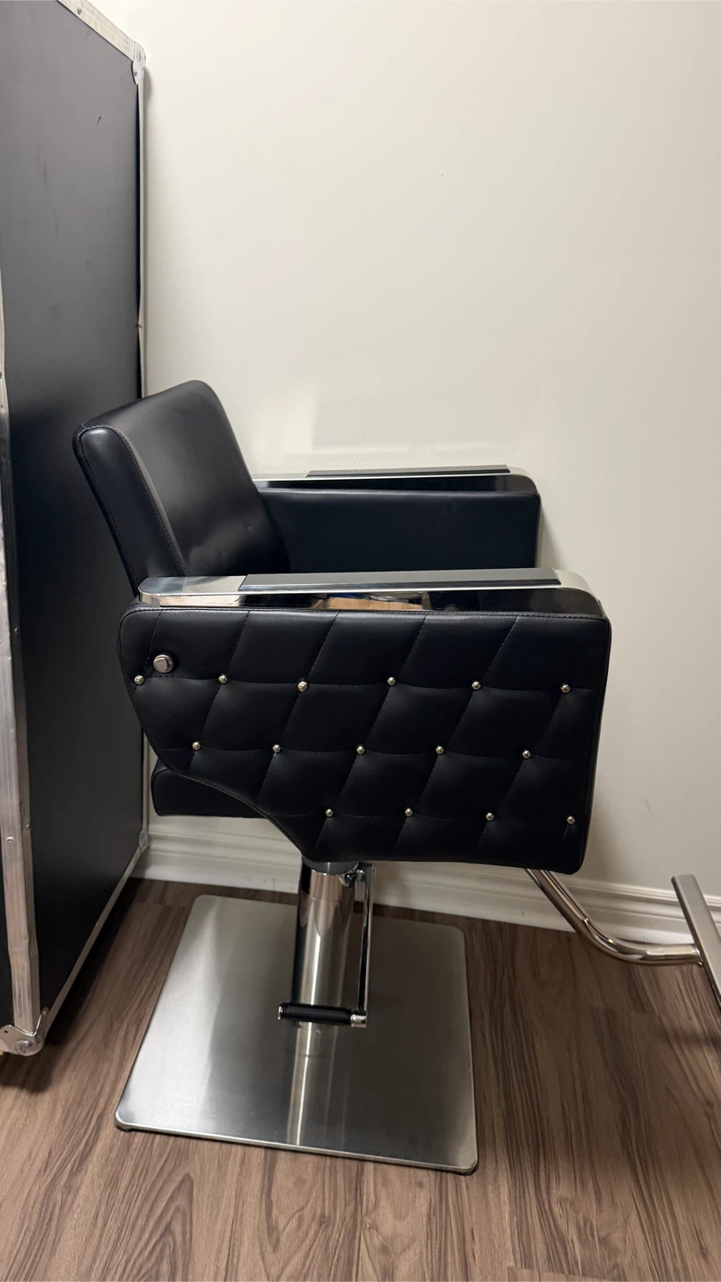 Black Tufted Salon Chair - photo 2