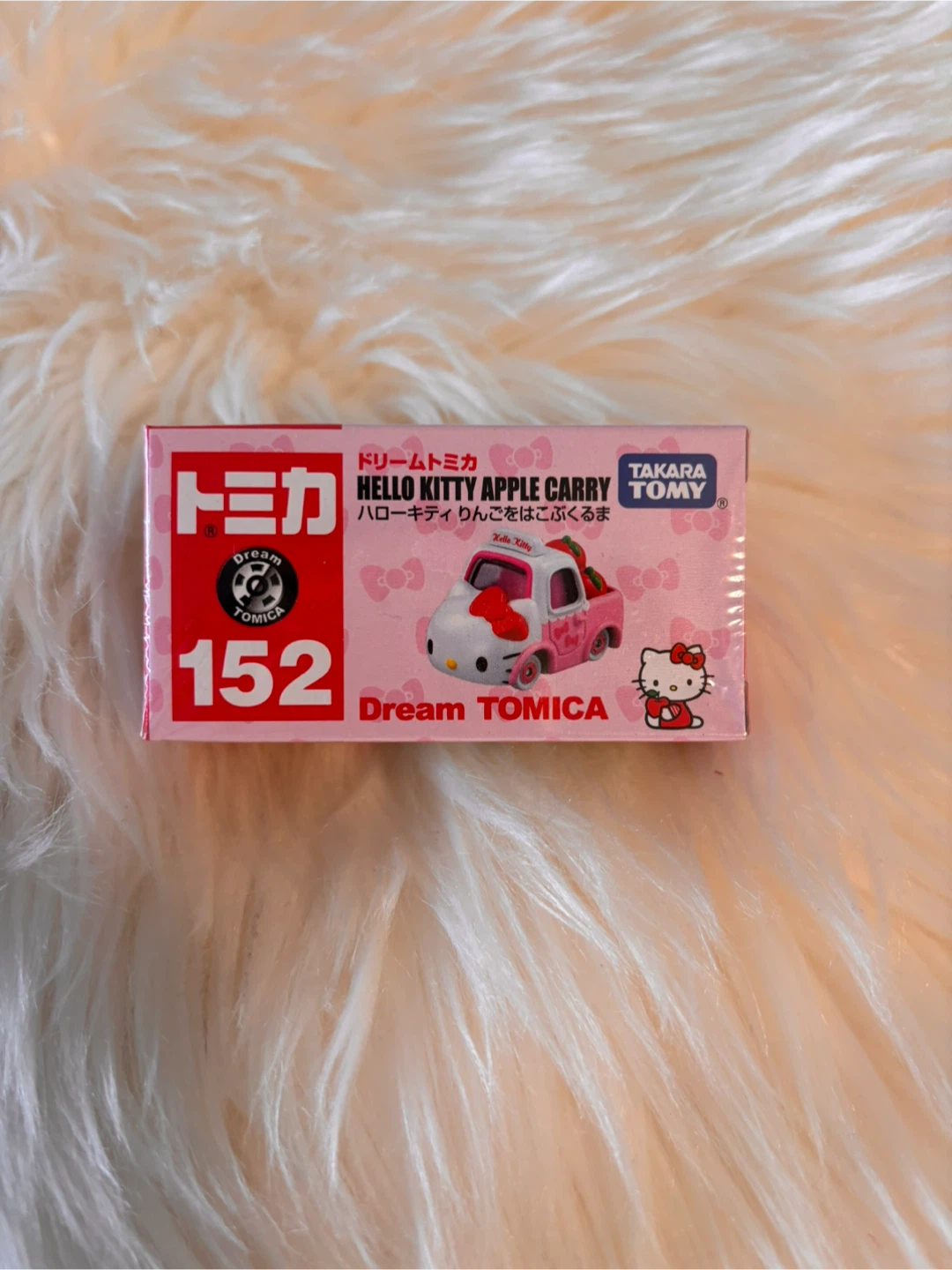 Tomica Dream Hello Kitty Apple Carry Toy Car