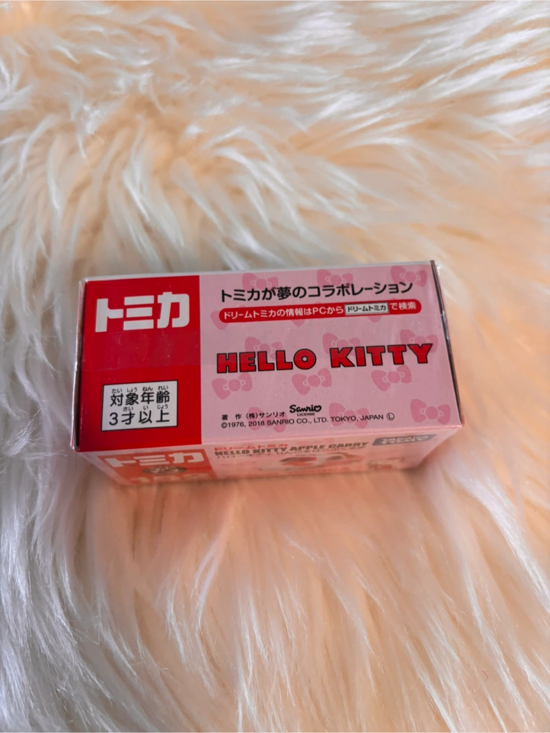 Tomica Dream Hello Kitty Apple Carry Toy Car - photo 2