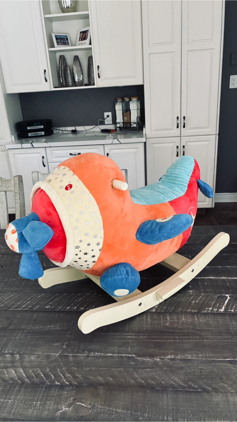 “Hugfun” toddler ride in rocking airplane