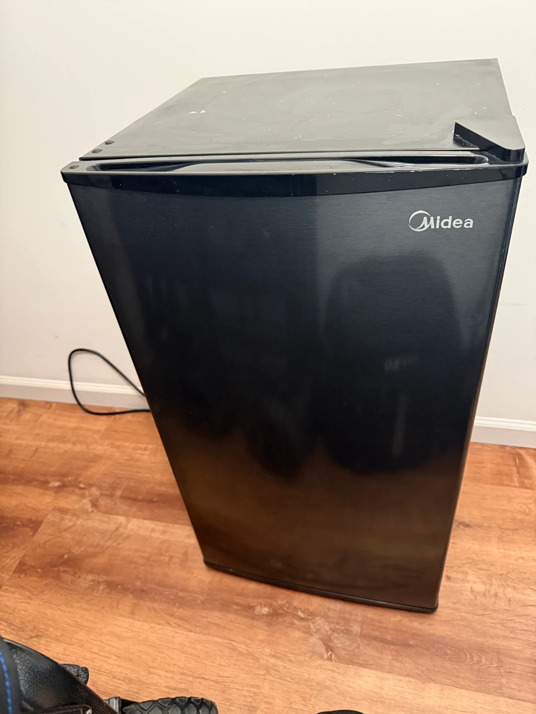 Midea Mini Fridge
