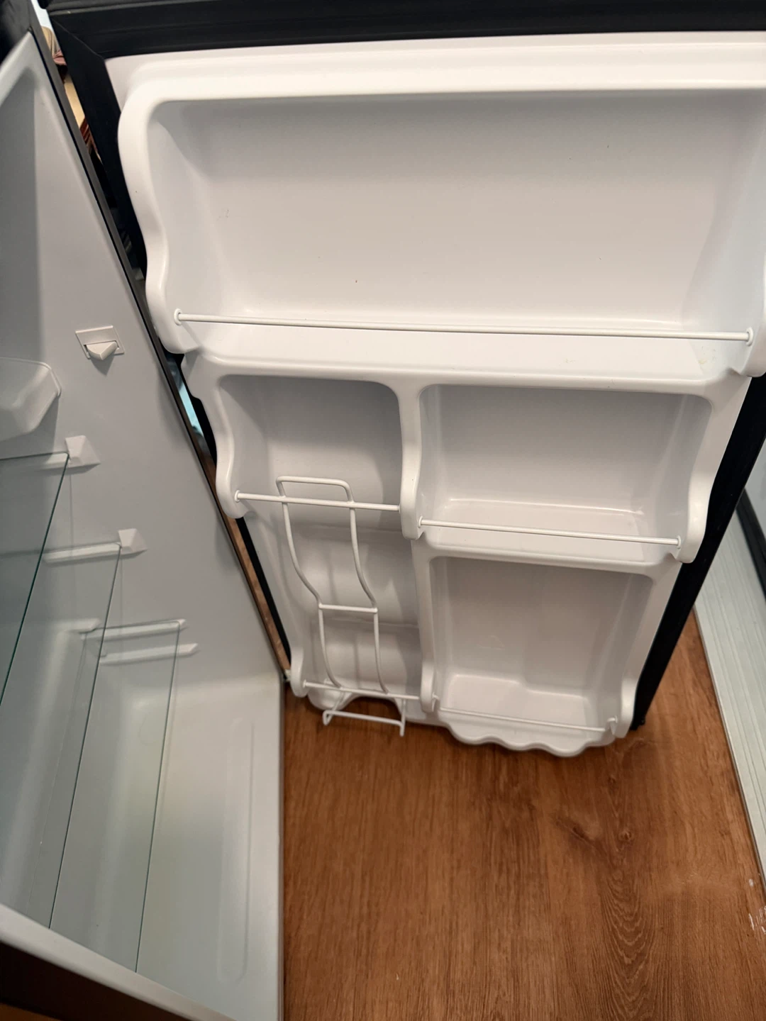 Midea Mini Fridge - photo 2