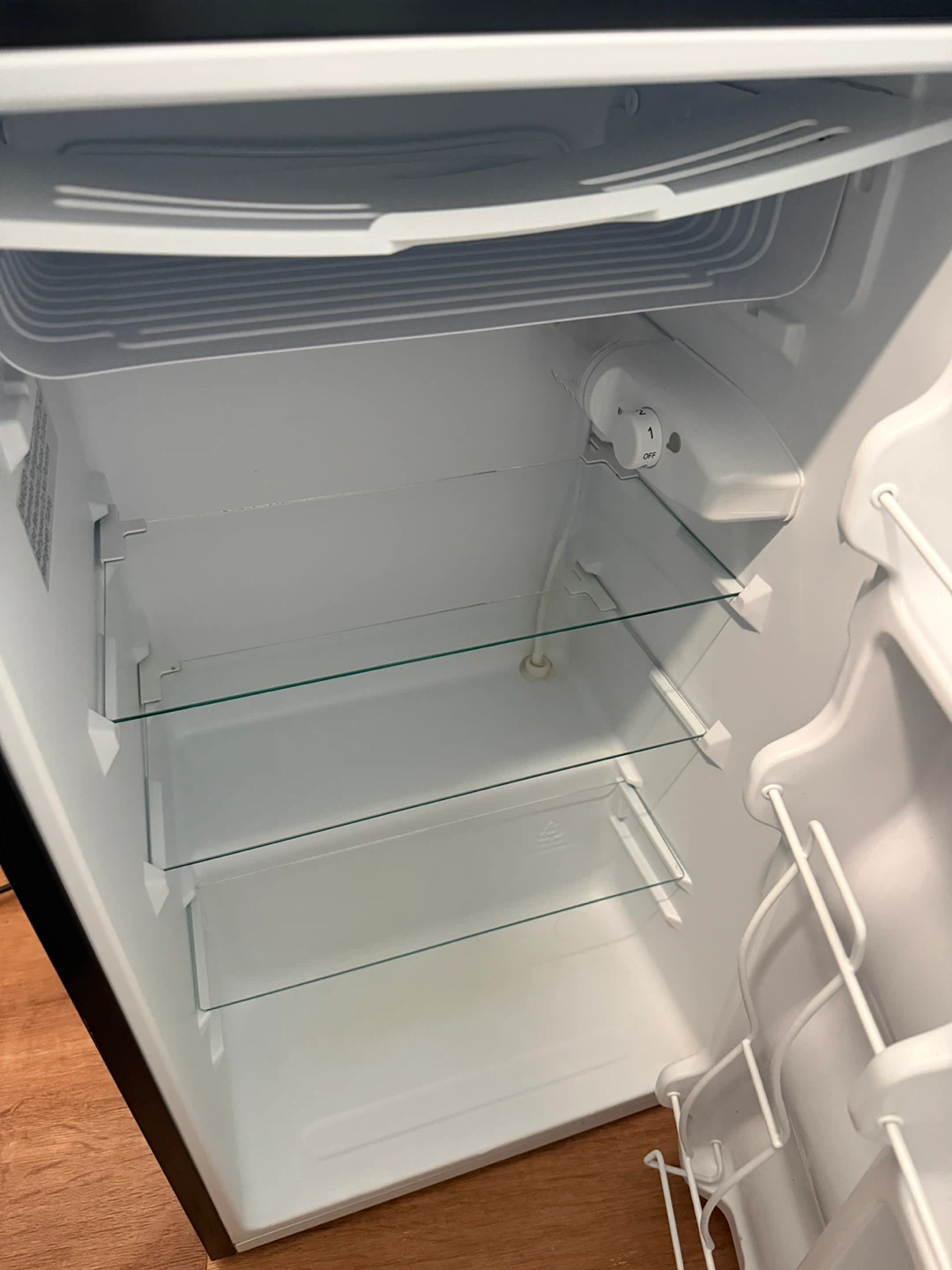 Midea Mini Fridge - photo 3