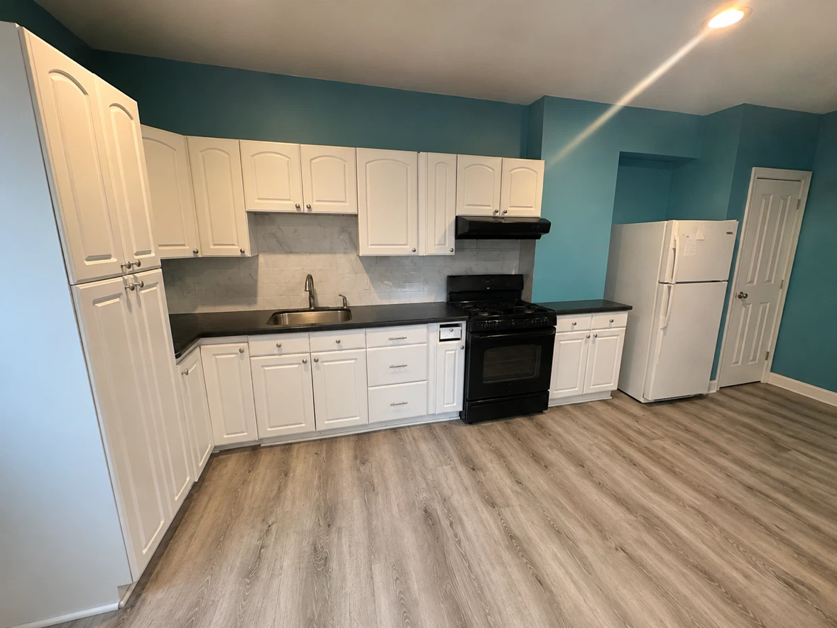 Apartment For Rent in the Heights (Sep 1)
