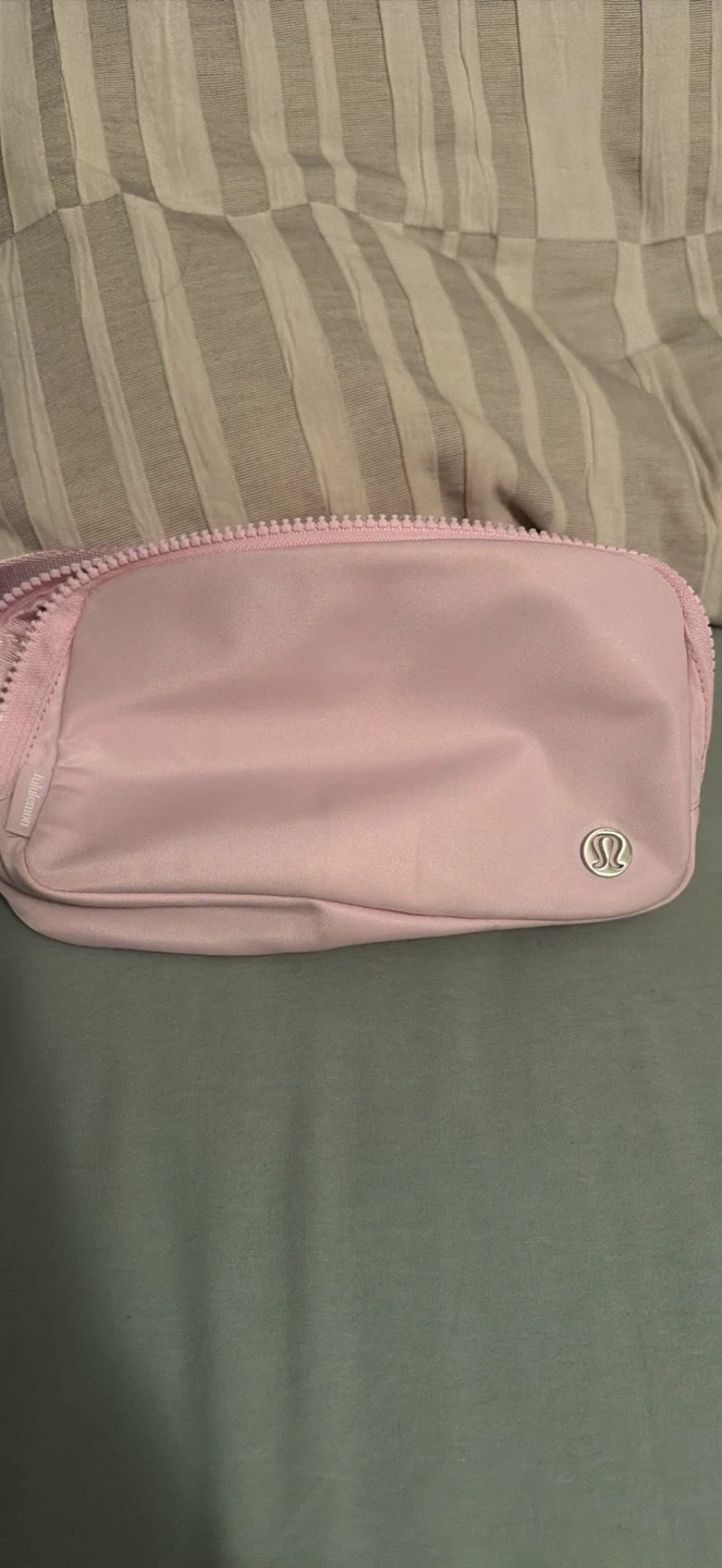 Lululemon belt bag 1L meadowsweet pink