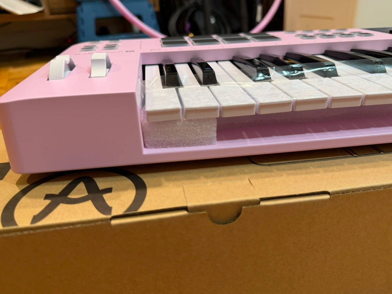 Arturia KeyLab Essential 49 Rose Quartz MIDI Controller - photo 3
