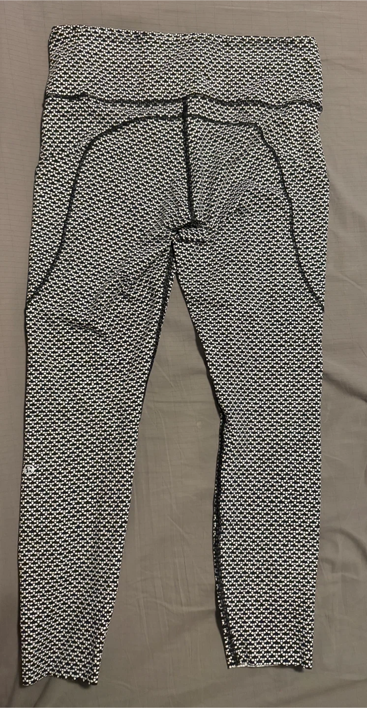 Lululemon Fast & Free 7/8 Tight II Size 10 Black and White - photo 3