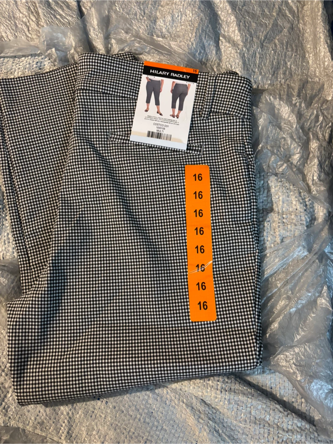 HILARY RADLEY Women's Gingham Capris Size 16