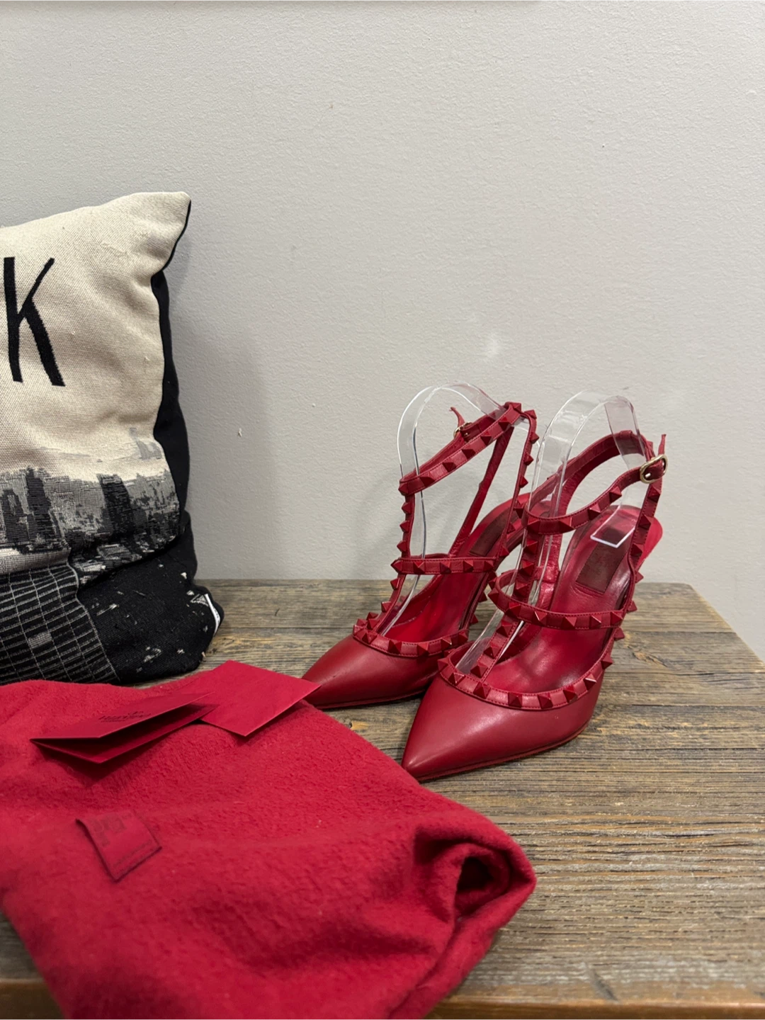 Valentino Garavani Red rockstud T-Strap Heels size 38.5 - photo 2