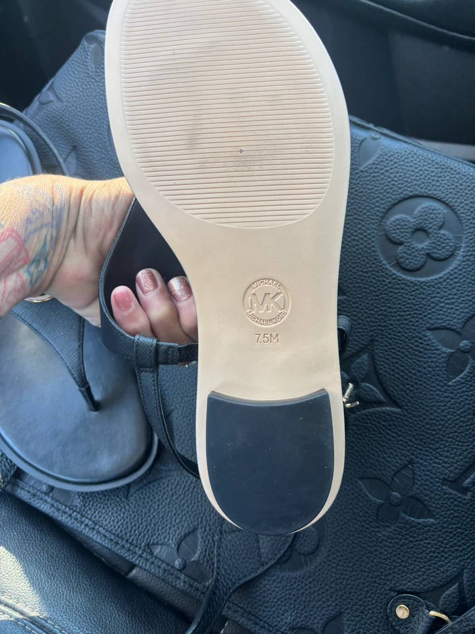 Michael Kors Black Thong Sandals Size 7.5 - photo 2