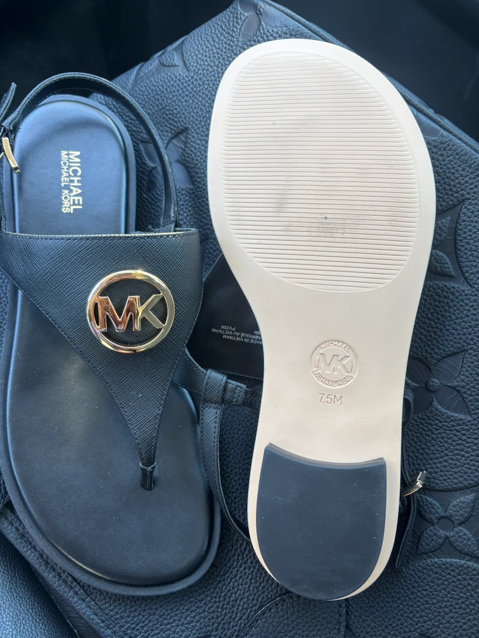 Michael Kors Black Thong Sandals Size 7.5 - photo 3