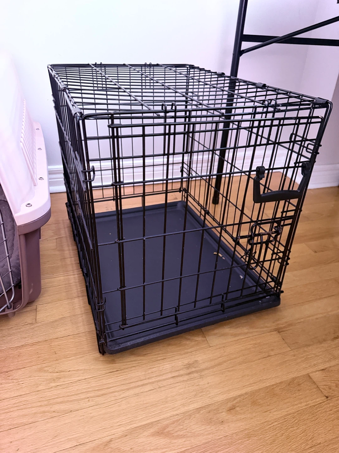 Wire Dog Crate with Black Tray