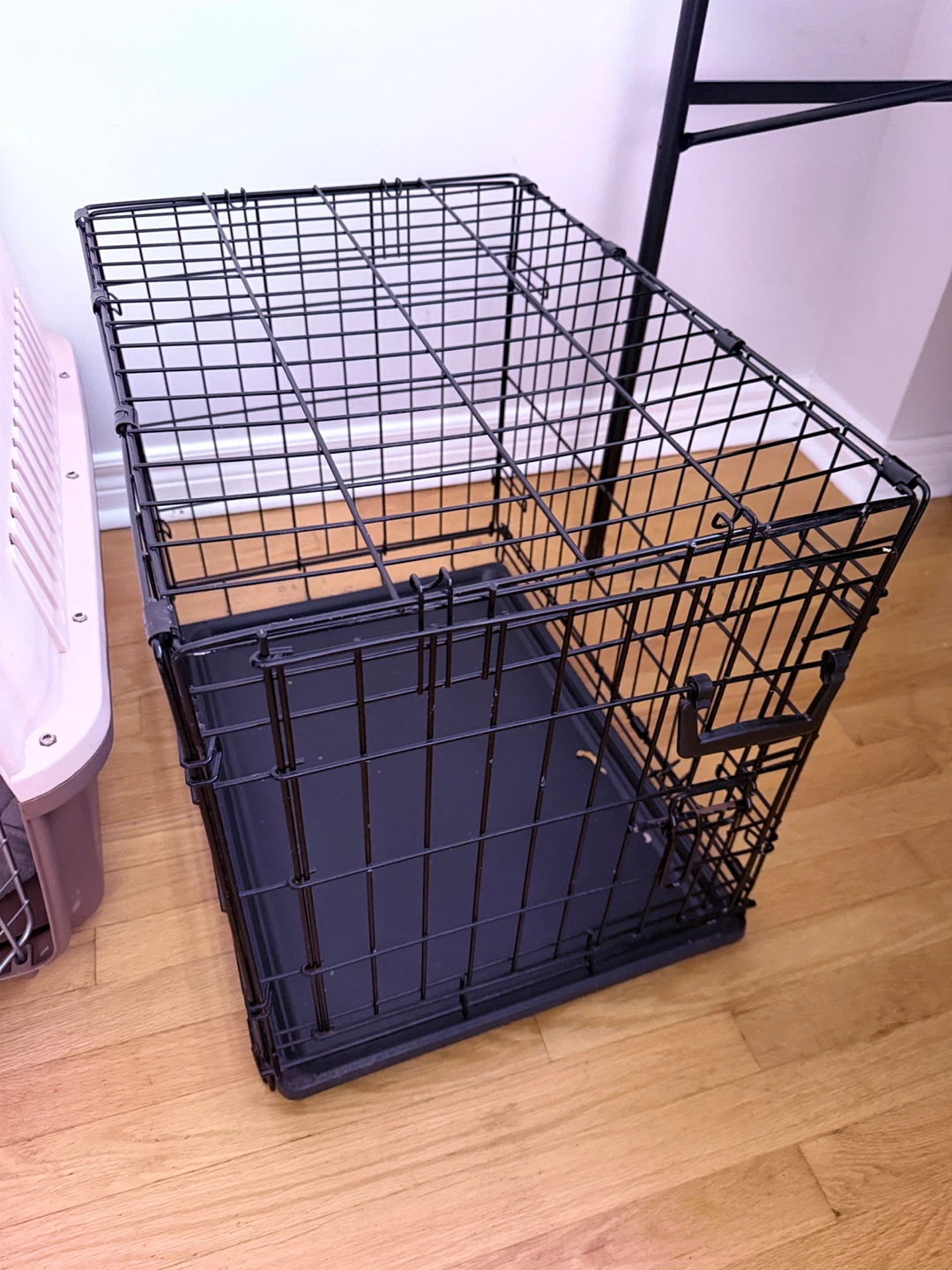 Wire Dog Crate with Black Tray - photo 3