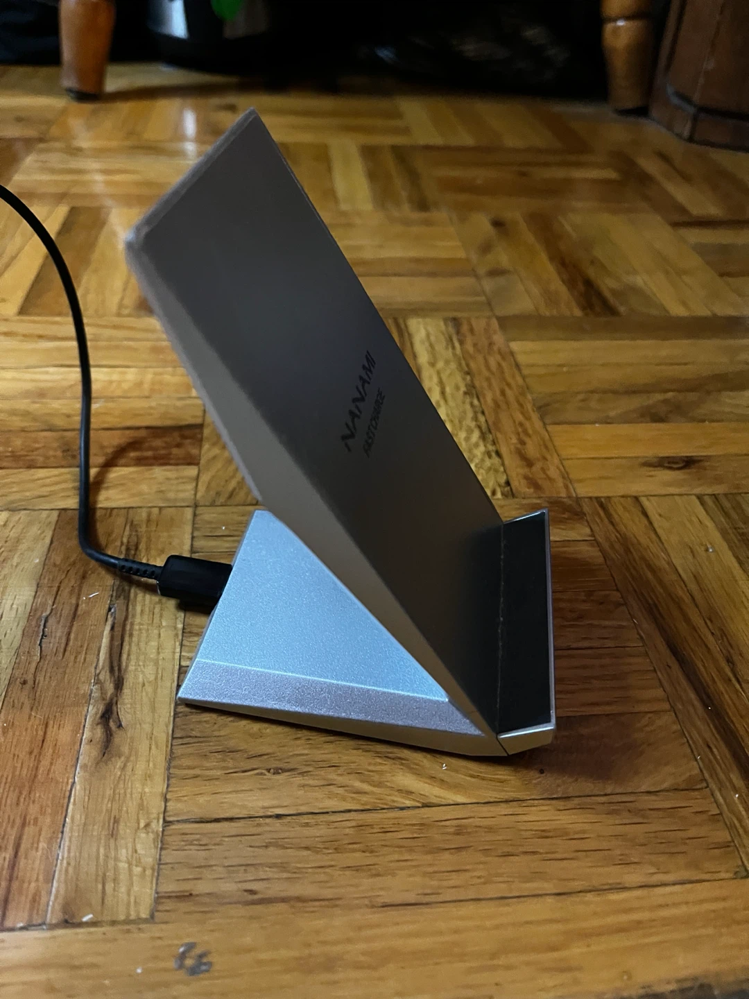 NANAMI Fast Wireless Charging Stand - photo 4