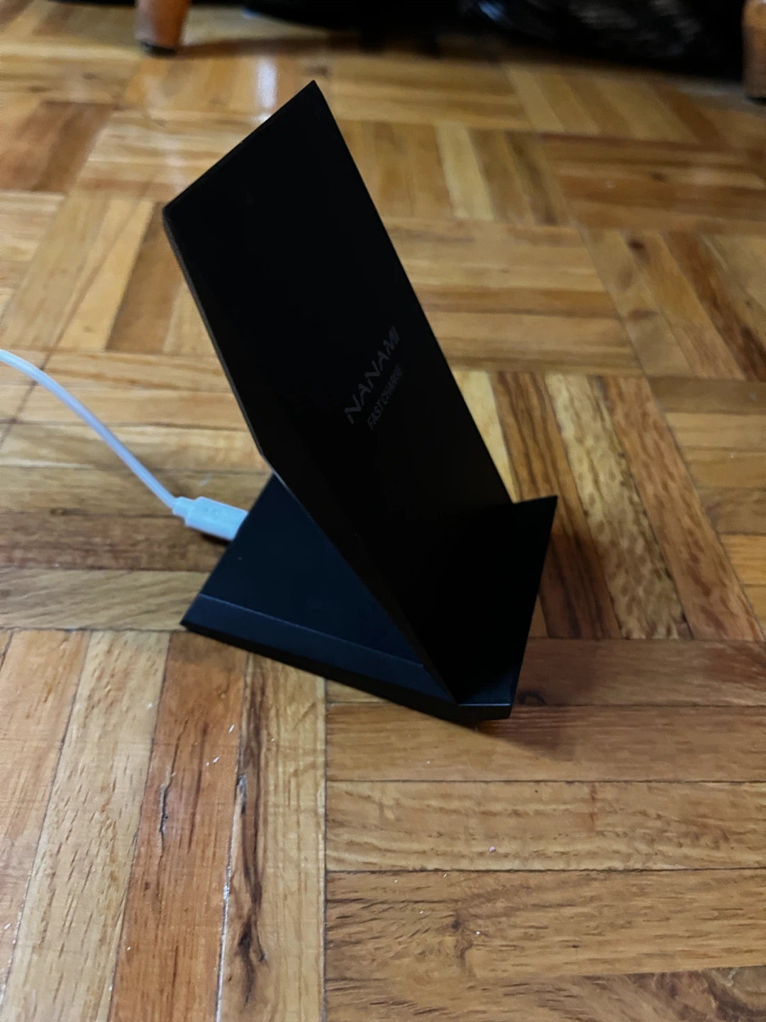 Nanami Fast Wireless Charging Stand M220