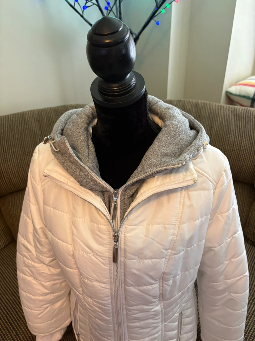 ✨✨White Details Intl Puffer Jacket with Hood - photo 3