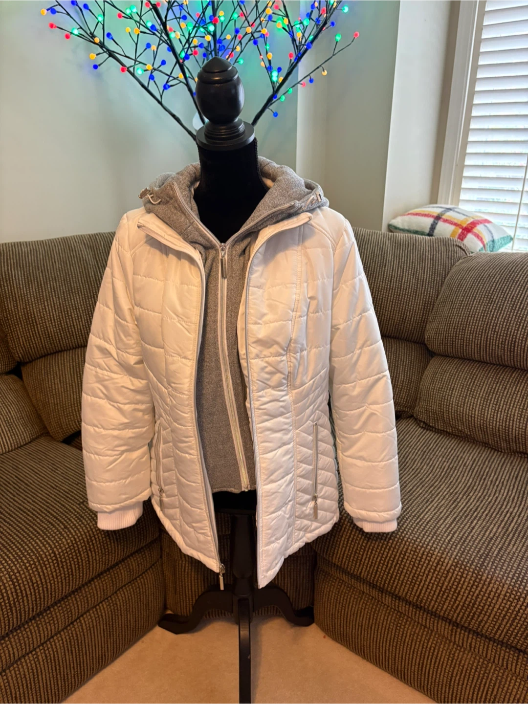 ✨✨White Details Intl Puffer Jacket with Hood - photo 4