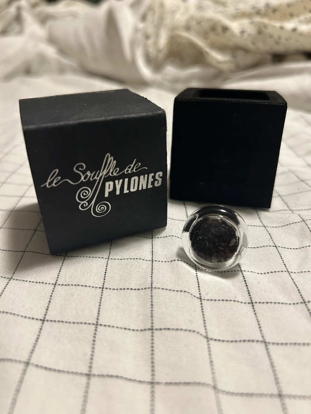 Le Souffle de Pylones Ring with charms