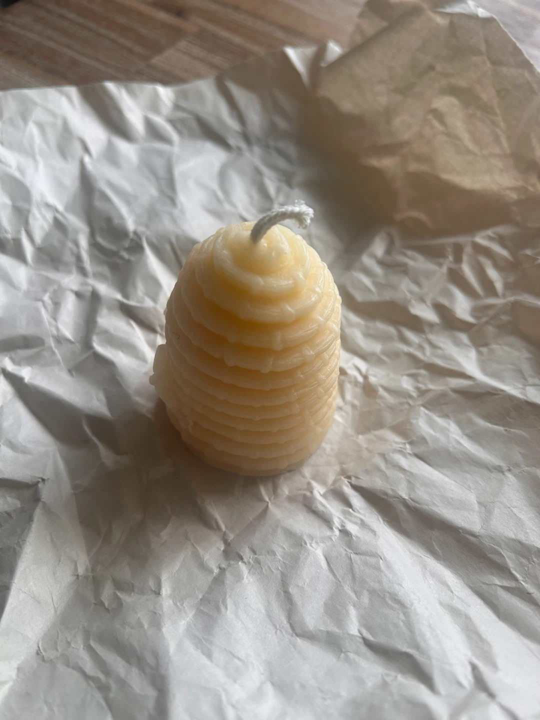 Hive-shaped beeswax candle - photo 2