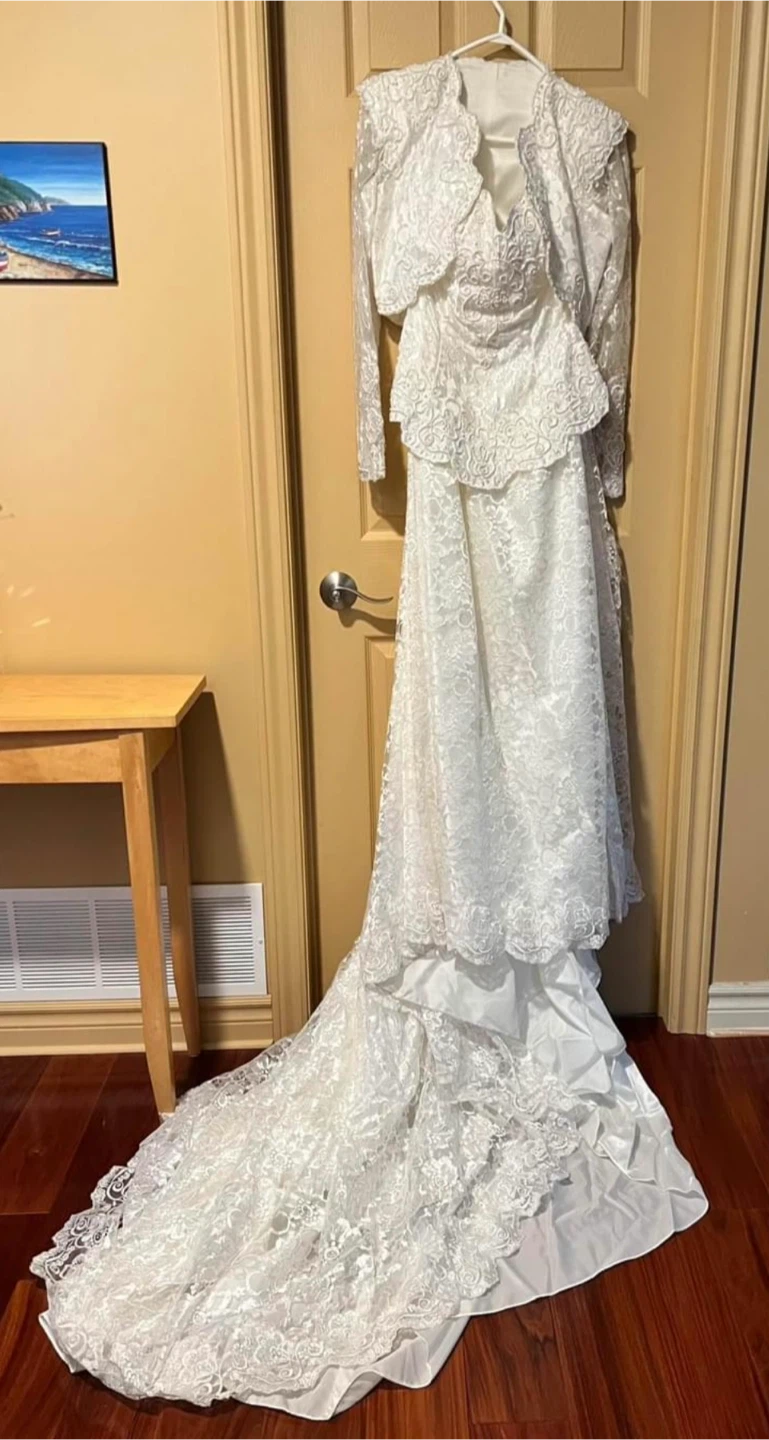 White Lace Wedding Dress with Bolero Jacket - photo 2