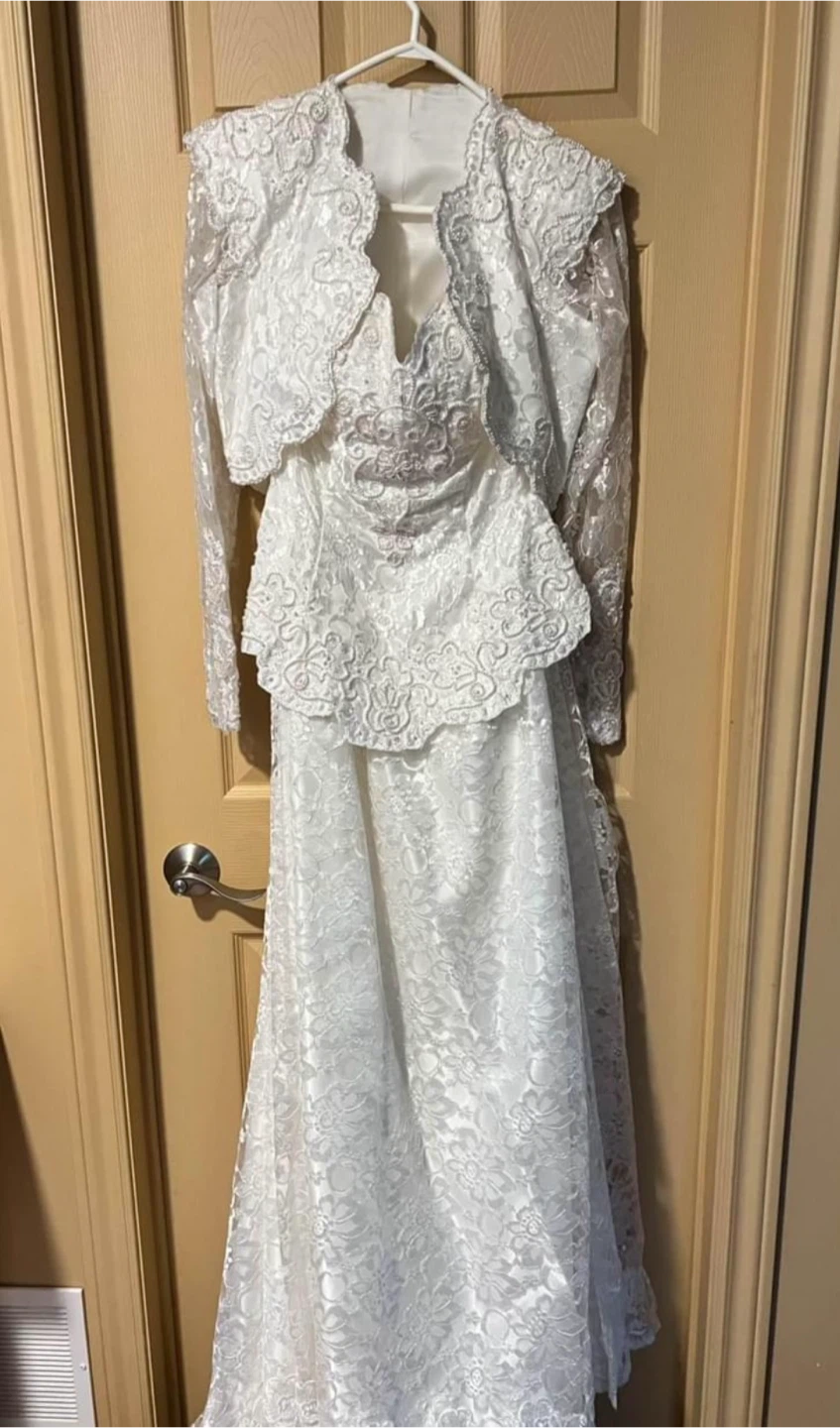 White Lace Wedding Dress with Bolero Jacket - photo 3