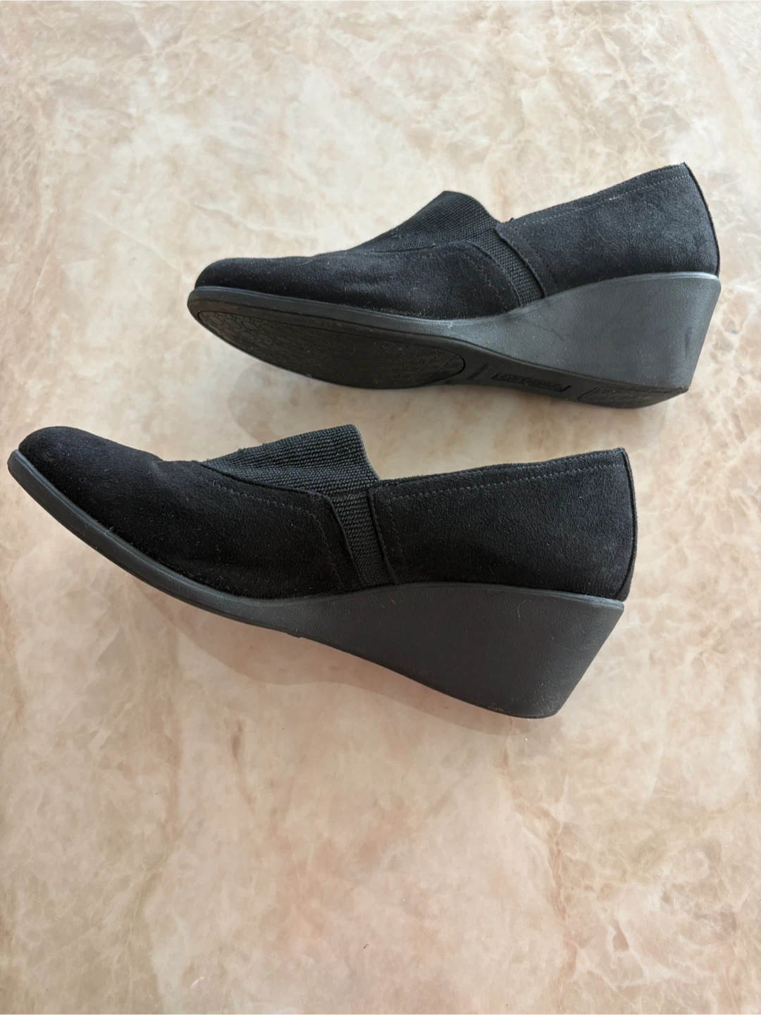 9.5 W Comfort Plus Black Suede Wedge Shoes - photo 2