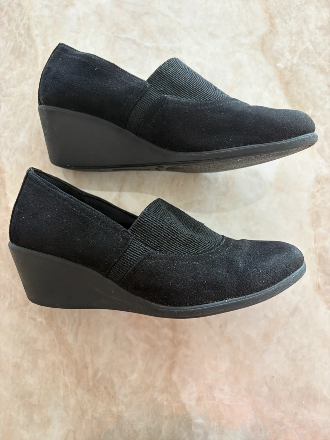 9.5 W Comfort Plus Black Suede Wedge Shoes - photo 4