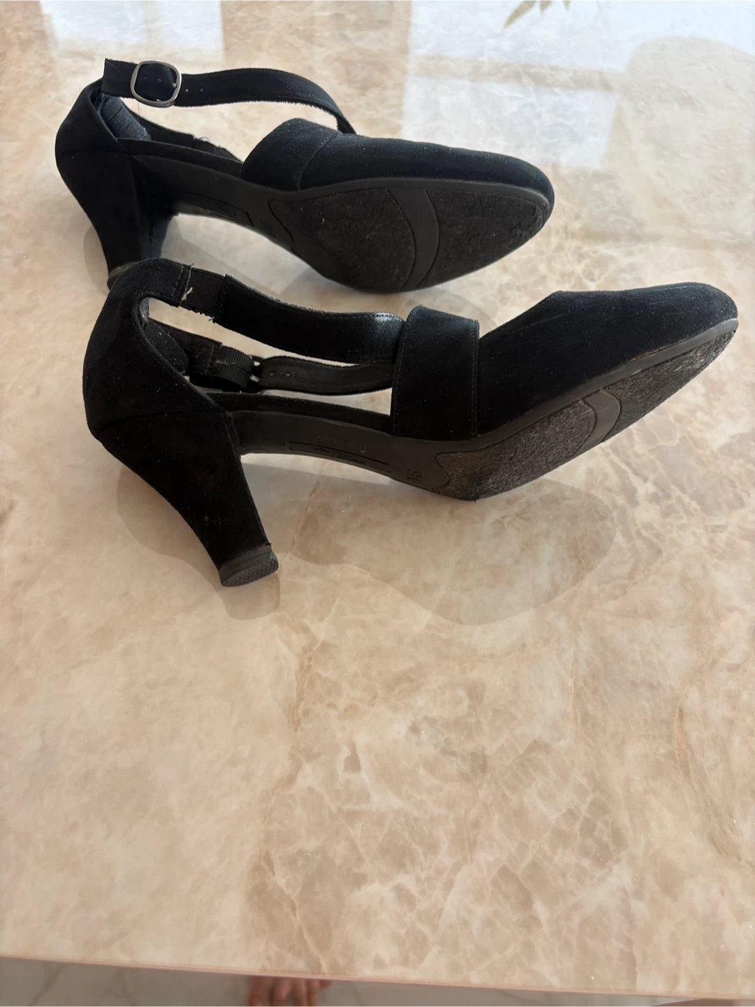 9 1/2 W Black Suede Comfort Heels - photo 2
