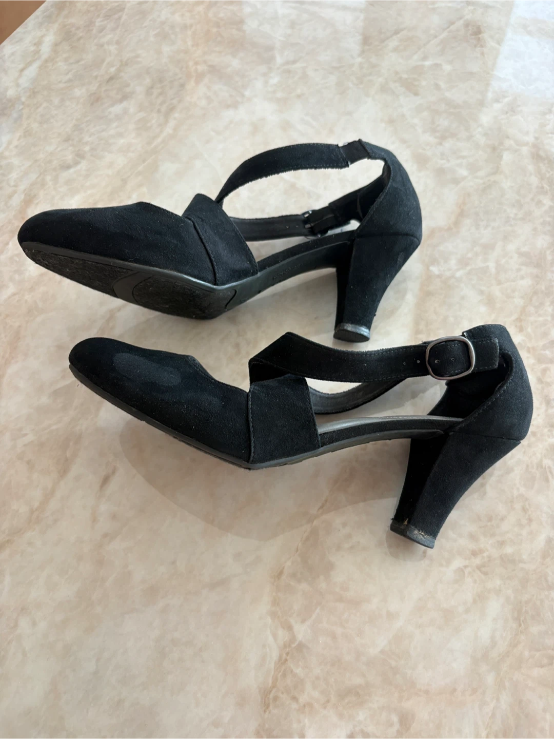 9 1/2 W Black Suede Comfort Heels