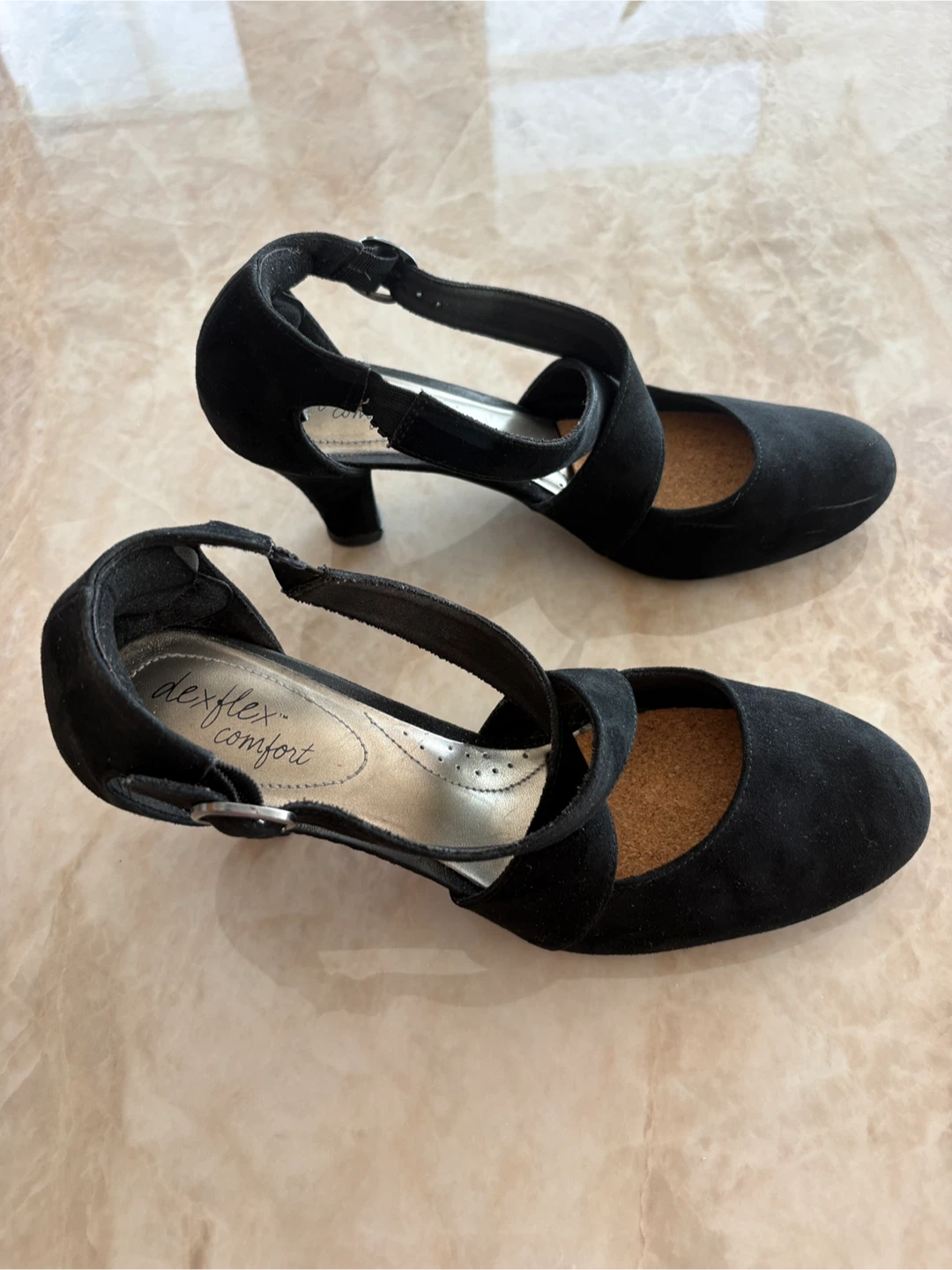9 1/2 W Black Suede Comfort Heels - photo 4