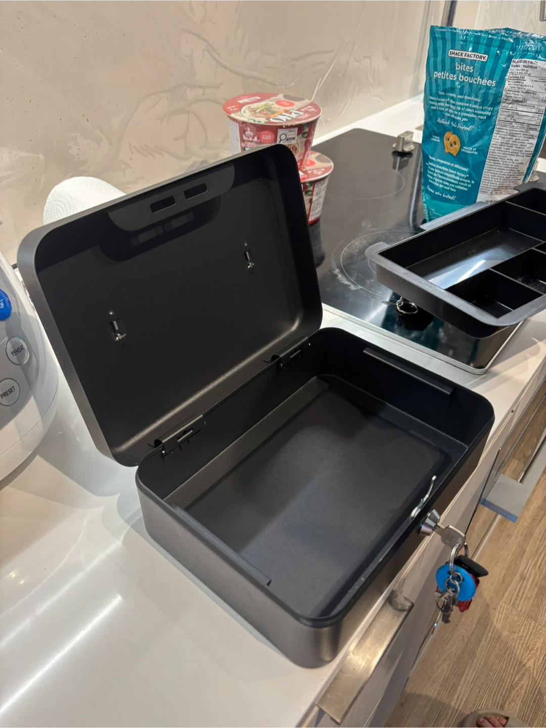 Black Cash Box with Tray and Keys - photo 3